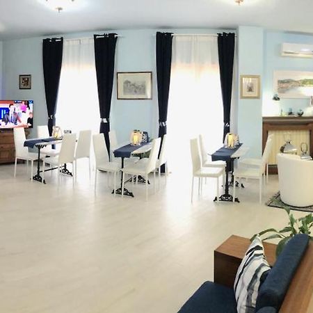 Hotel Due Torri Порто Адзуро Екстериор снимка