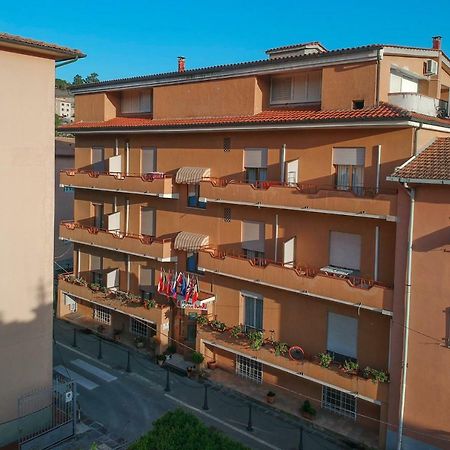 Hotel Due Torri Порто Адзуро Екстериор снимка