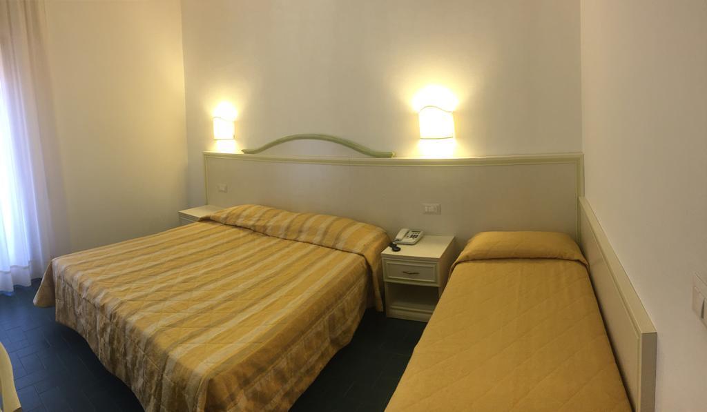 Hotel Due Torri Порто Адзуро Екстериор снимка
