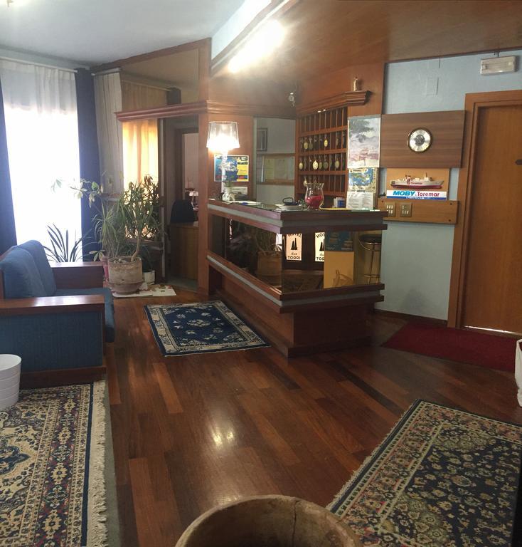 Hotel Due Torri Порто Адзуро Екстериор снимка