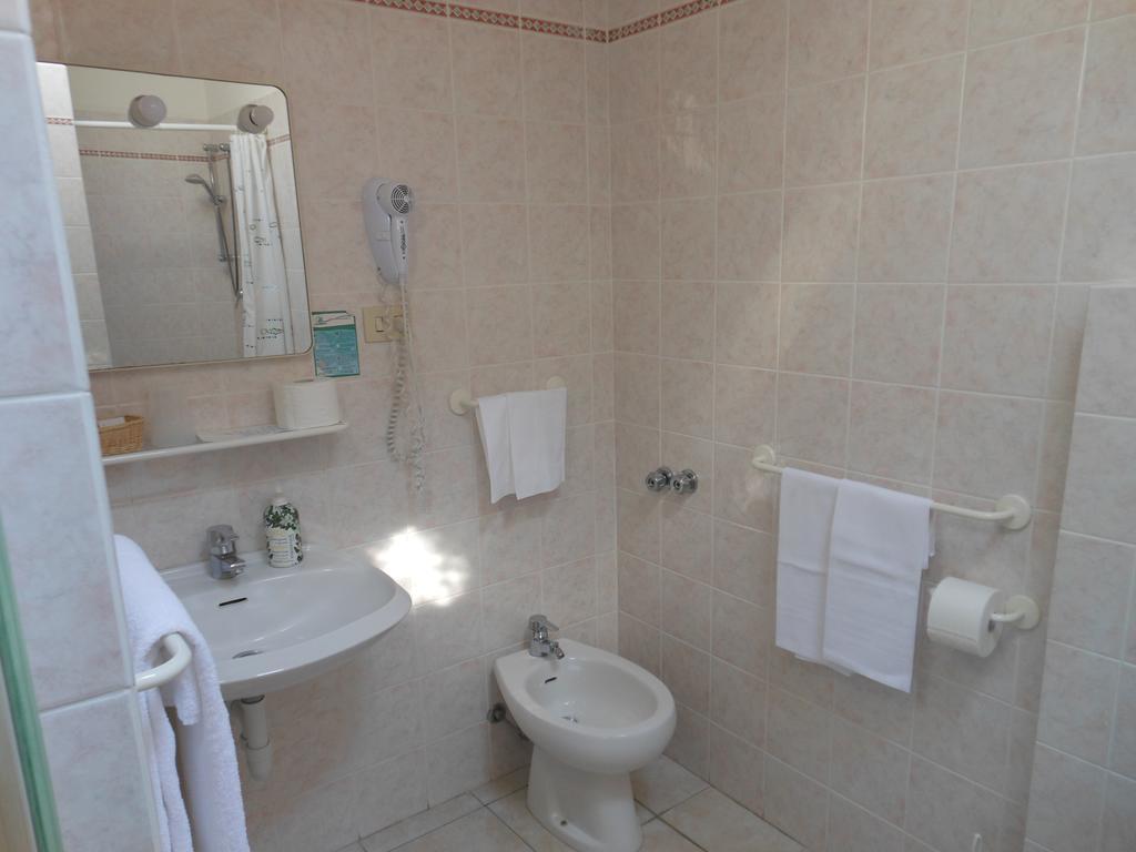 Hotel Due Torri Порто Адзуро Екстериор снимка