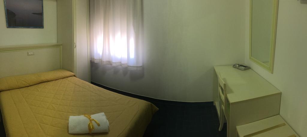 Hotel Due Torri Порто Адзуро Екстериор снимка