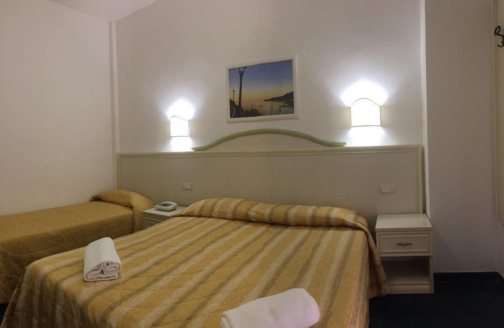 Hotel Due Torri Порто Адзуро Екстериор снимка