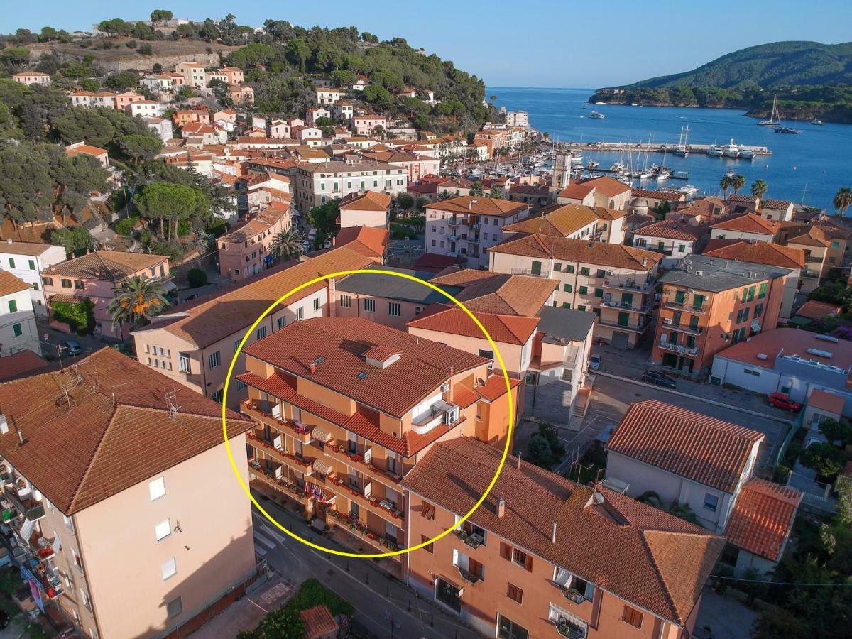 Hotel Due Torri Порто Адзуро Екстериор снимка